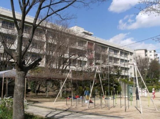 豊中市立 東豊中小学校の画像