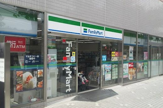 ファミリーマート 横浜星川駅前店の画像