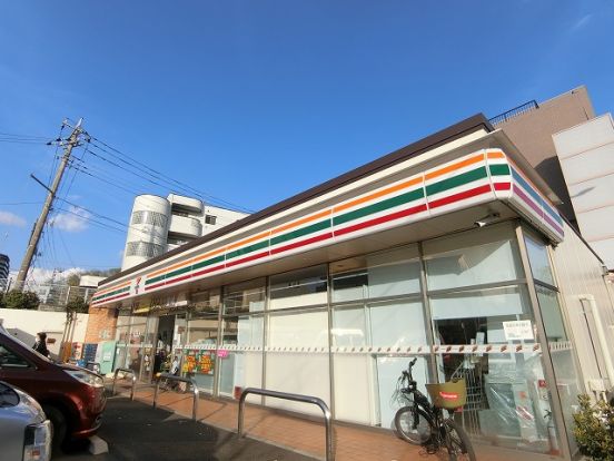セブンイレブン 横浜北山田１丁目店の画像