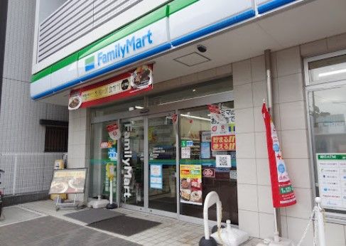 ファミリーマート 横浜子安通三丁目店の画像