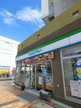 ファミリーマート 都筑ふれあいの丘駅前店の画像