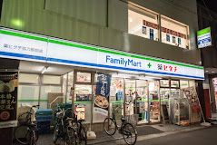 ファミリーマート 薬ヒグチ弥刀駅前店の画像