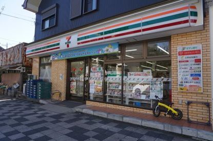 セブンイレブン 横浜川島町店の画像