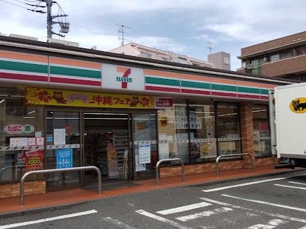 セブンイレブン 横浜狩場町店の画像