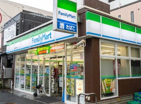 ファミリーマート 東白楽駅前店の画像