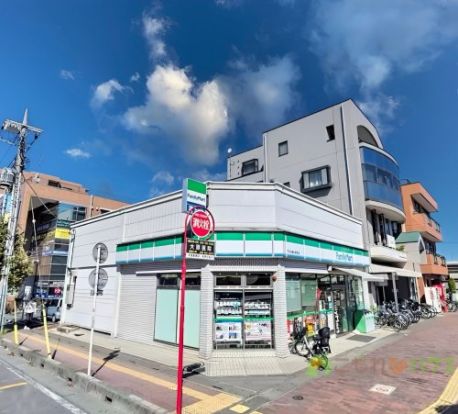 ファミリーマート 桶川駅西口店の画像