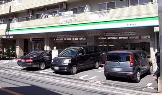 ファミリーマート 横浜東本郷店の画像