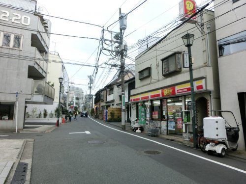 ニューヤマザキデイリーストア 神宮前店の画像