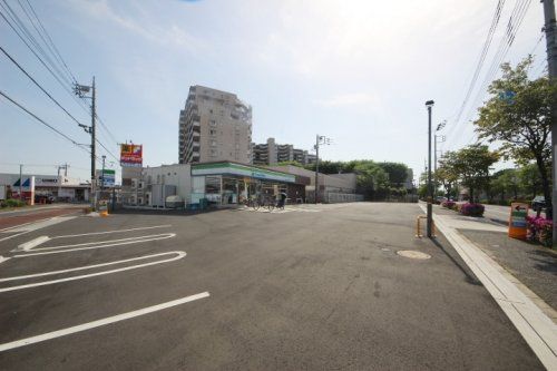 ファミリーマート東久留米小金井街道店の画像