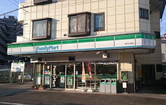 ファミリーマート 横浜白根店の画像