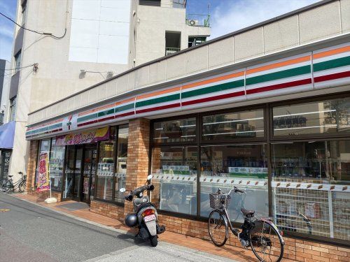 セブンイレブン 千鳥橋駅前店の画像