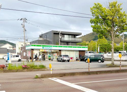 ファミリーマート　窪４丁目店の画像