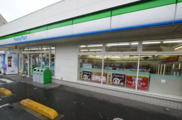 ファミリーマート 世田谷中町店の画像