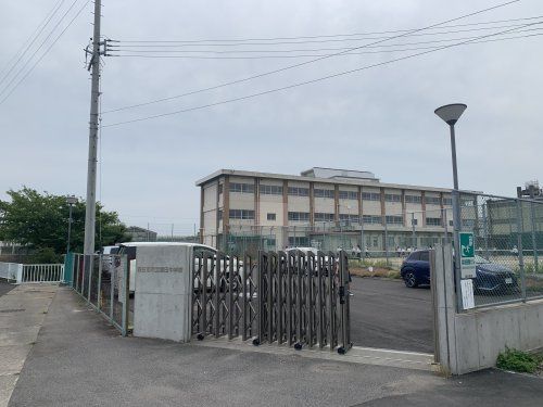 四日市市立富田中学校の画像