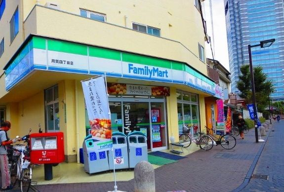 ファミリーマート 用賀四丁目店の画像