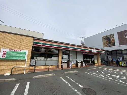 セブンイレブン　寝屋川木屋元町店の画像