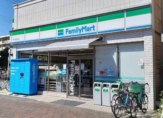 ファミリーマート 桶川駅西口店の画像