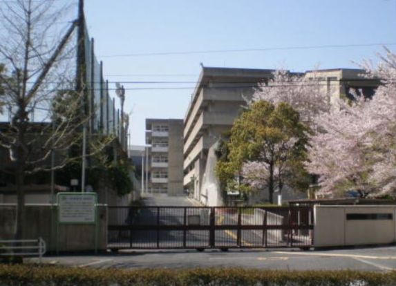 吹田市立佐井寺中学校の画像