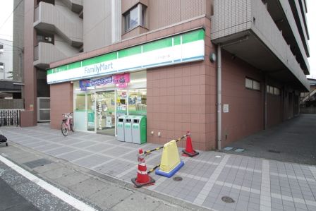 ファミリーマート 二子大通り店の画像