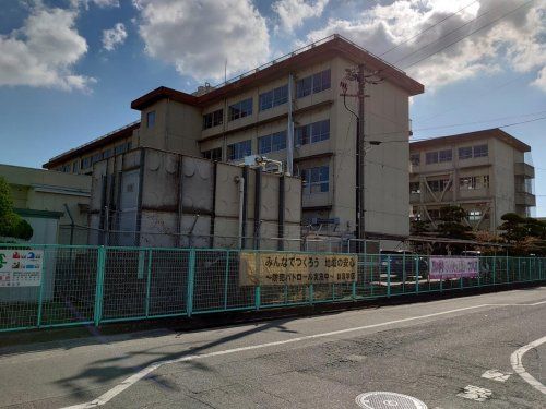 福山市立新涯小学校の画像