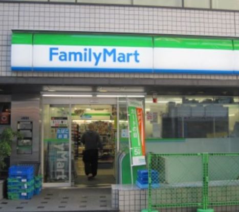 ファミリーマート 南青山七丁目店の画像