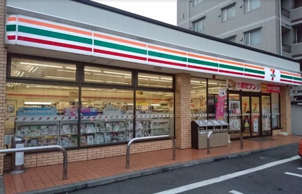 セブンイレブン 横浜中里店の画像