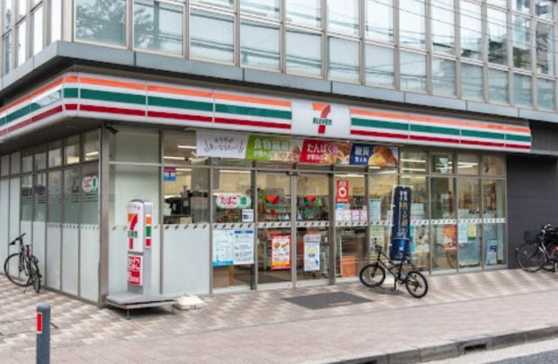 セブンイレブン 横浜鶴見豊岡町店の画像