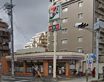 セブン-イレブン 神戸本山駅南店の画像