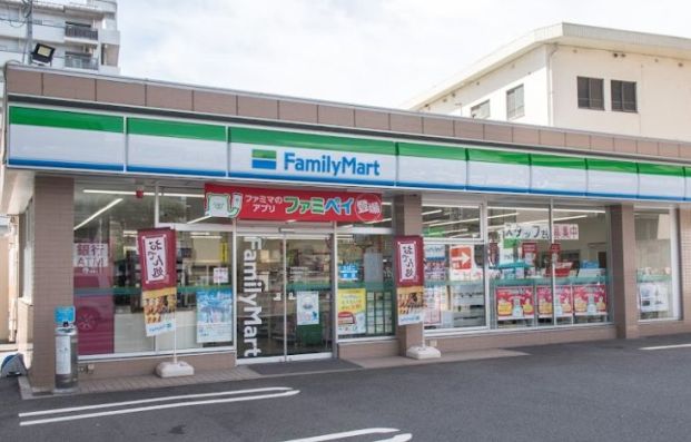 ファミリーマート 広島観音店の画像