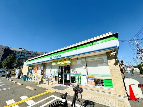 ファミリーマート和光諏訪店の画像