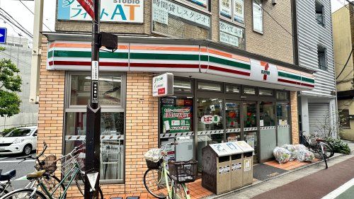 セブンイレブン 世田谷下高井戸店の画像