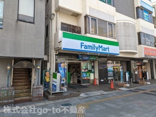 ファミリーマート JR大久保駅北店の画像