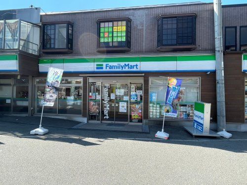 ファミリーマート 石切駅前店の画像