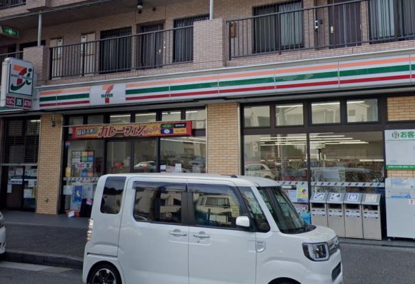 セブンイレブン 横須賀坂本店の画像