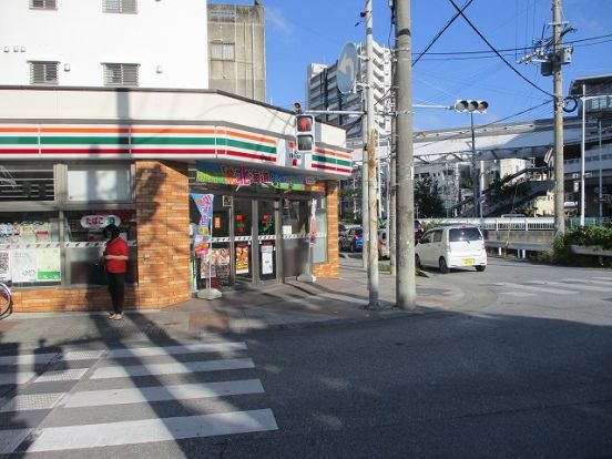 セブンイレブン 那覇前島店の画像