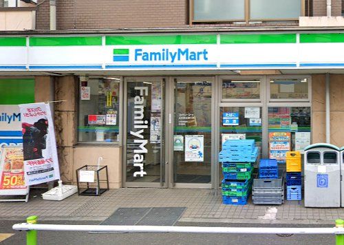 ファミリーマート 志村駅前通り店の画像