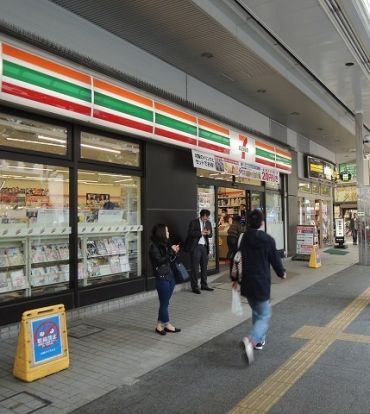 セブンイレブン「川崎駅前本町店」の画像