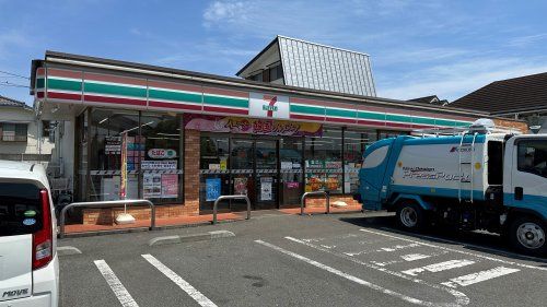 セブンイレブン 立川泉体育館駅前店の画像