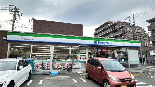 ファミリーマート 三鷹山中通り店の画像