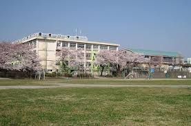 あきる野市立屋城小学校の画像