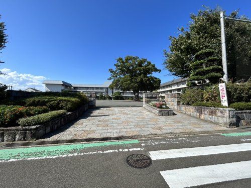 相模原市立新磯小学校の画像