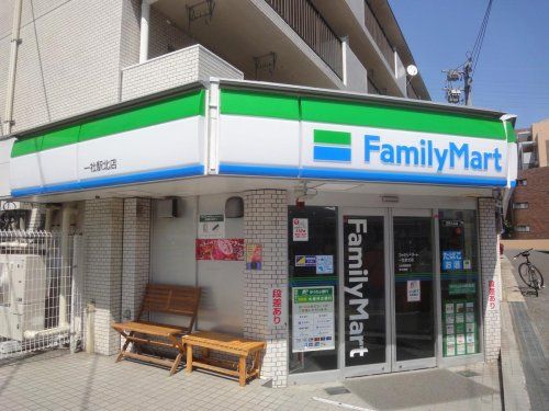 ファミリーマート 一社駅北店の画像