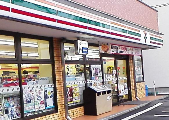 セブンイレブン 鶴見市場東中店の画像