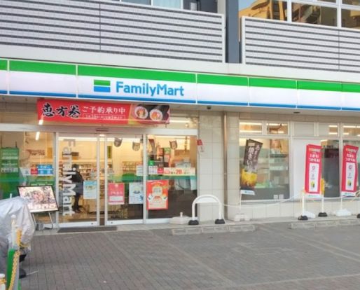 ファミリーマート 横浜子安通三丁目店の画像