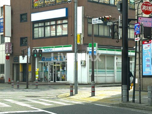 ファミリーマート 金山駅南口店の画像