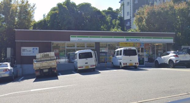 ファミリーマート 滝山町店の画像