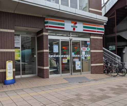 セブン-イレブン横浜反町駅前店の画像