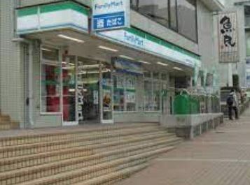 ファミリーマート 緑園都市駅東口店の画像