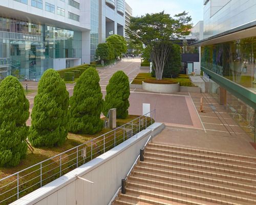 新宿サザンテラス広場の画像