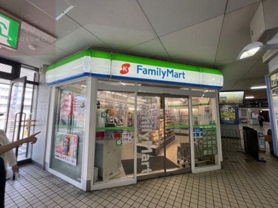ファミリーマート 近鉄八尾駅中央改札外店の画像